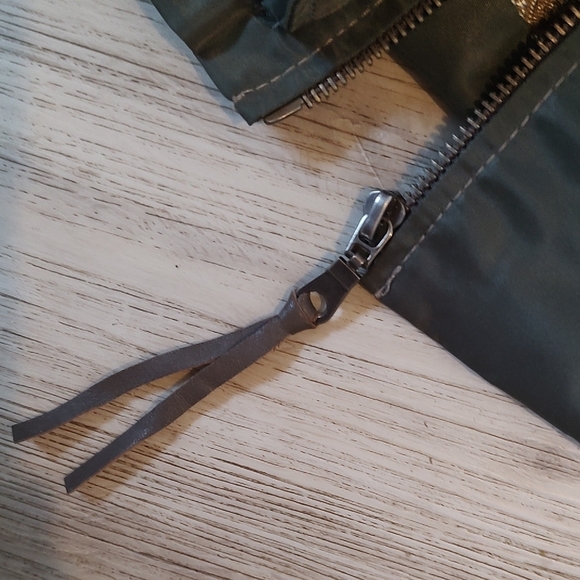 My Tribe Ladies Green Waterproof Vest with Brown Leather Detail Size Large EUC - Picture 12 of 14